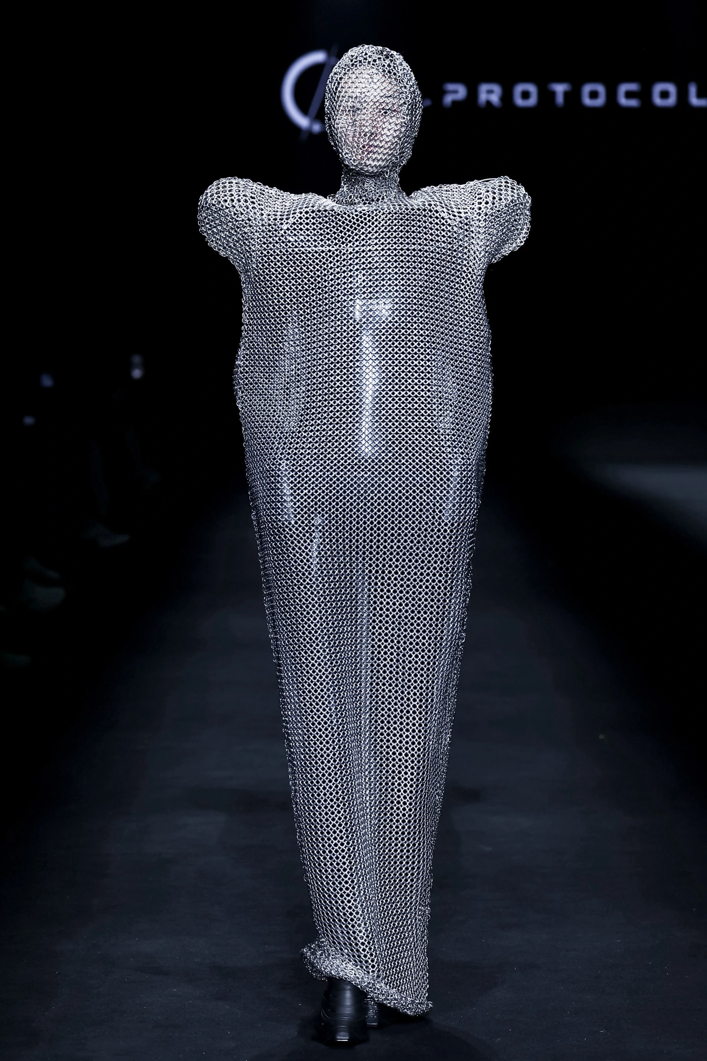 C.PROTOCOL SS27 — selected look 4, full runway view